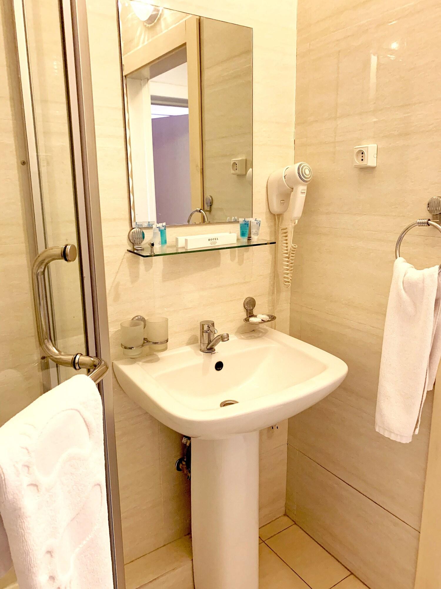 Golden Palace Hotel Almaty Esterno foto