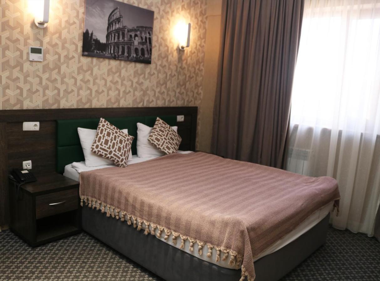 Golden Palace Hotel Almaty Esterno foto