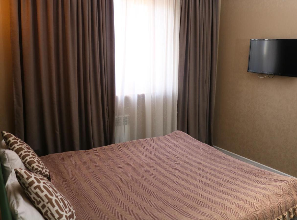 Golden Palace Hotel Almaty Esterno foto
