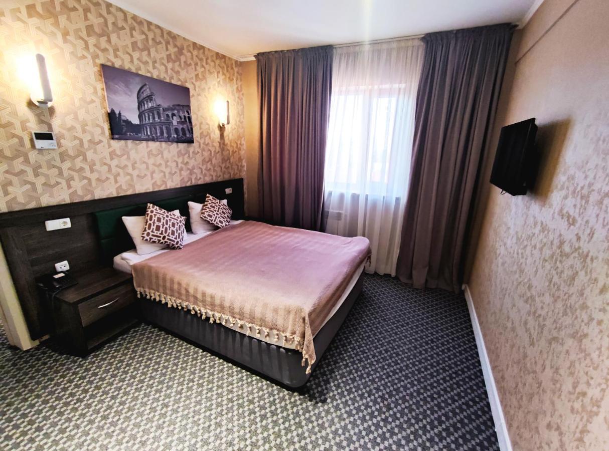 Golden Palace Hotel Almaty Esterno foto