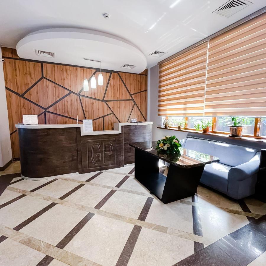 Golden Palace Hotel Almaty Esterno foto