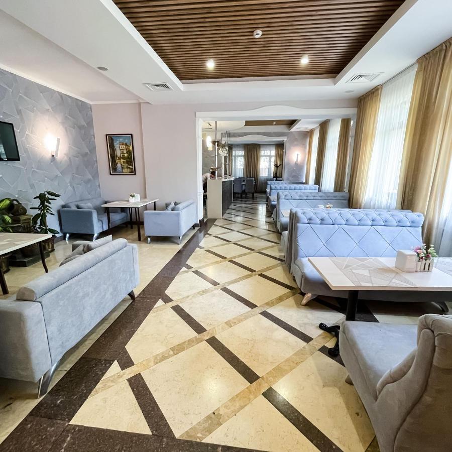 Golden Palace Hotel Almaty Esterno foto