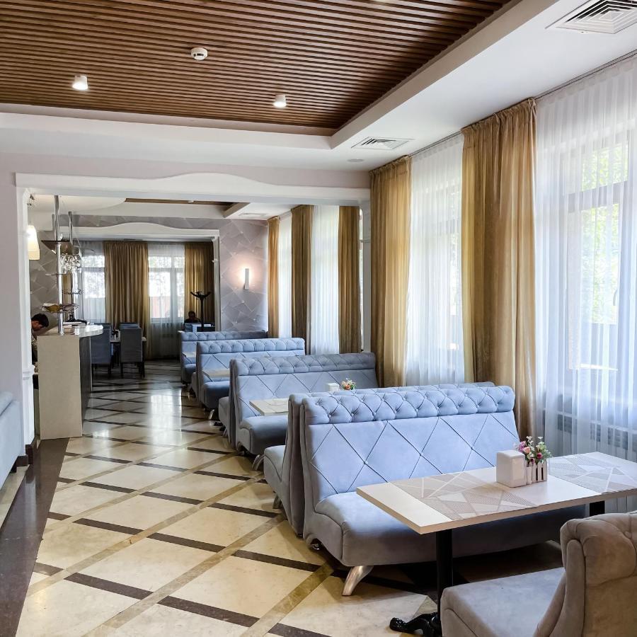 Golden Palace Hotel Almaty Esterno foto