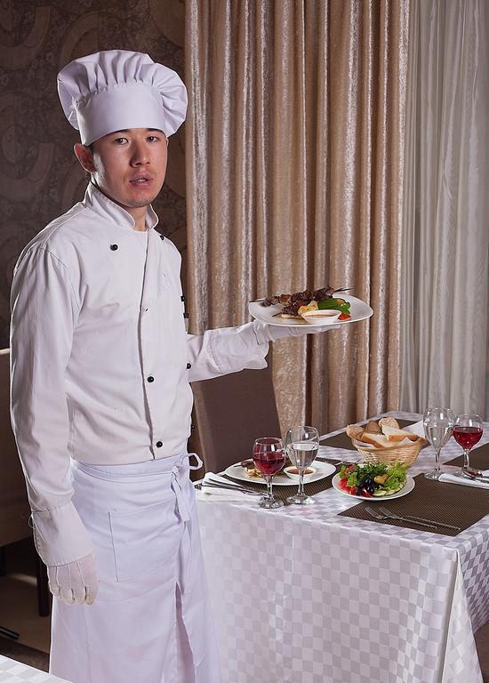 Golden Palace Hotel Almaty Esterno foto