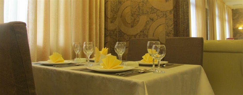 Golden Palace Hotel Almaty Esterno foto