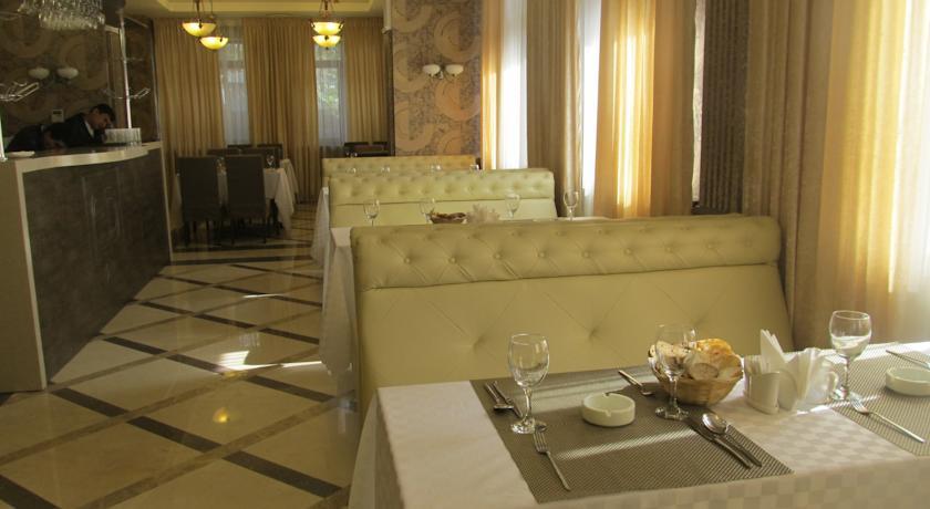 Golden Palace Hotel Almaty Esterno foto