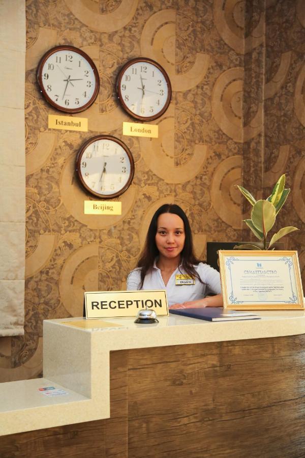 Golden Palace Hotel Almaty Esterno foto